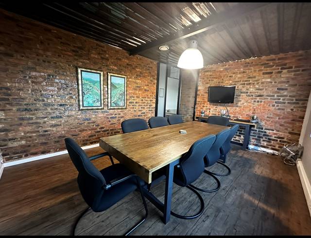 528M² OFFICE FOR SALE IN SUNNINGHILL